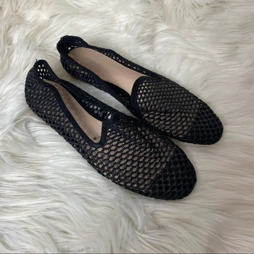 Zara black die-cut flat shoes Size‎ 36